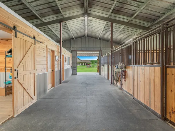 289 Blackjack Rd, Valley View, TX 76272