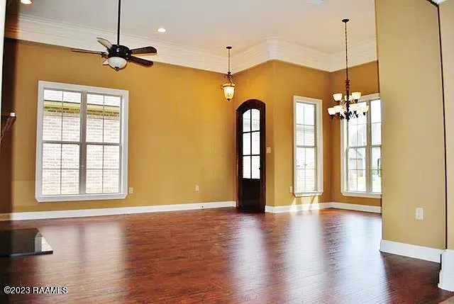 106 Clearwater Dr — Photo 3