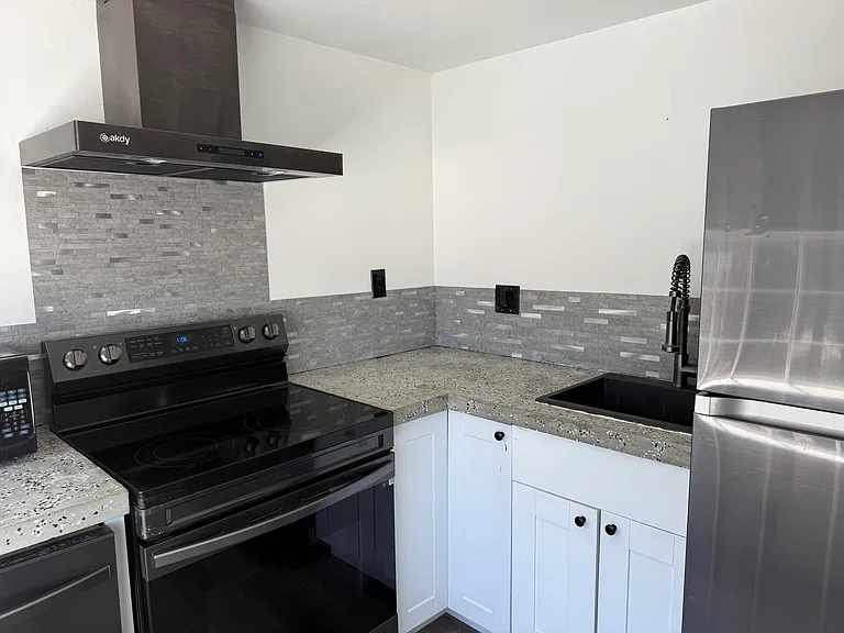 4105 N Adams St #101 — Photo 5