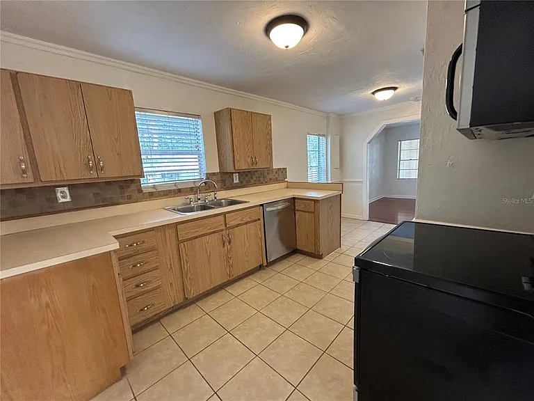 3304 NW 20th St — Photo 10