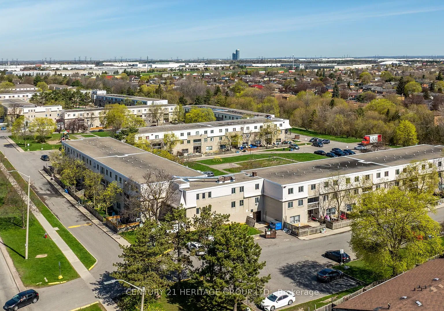 7555 Goreway Dr — Photo 1
