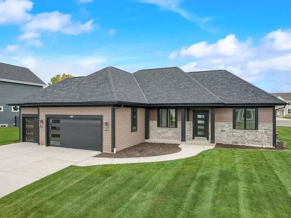 2152 East Teton TRAIL, Grafton, WI 53024
