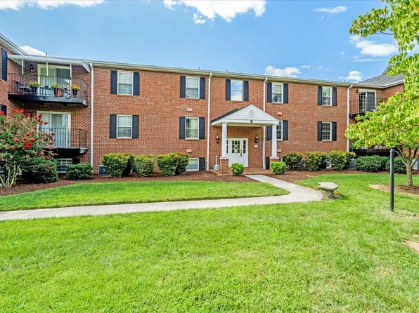 3531 Peters Creek Rd NW APT 403, Roanoke, VA 24019