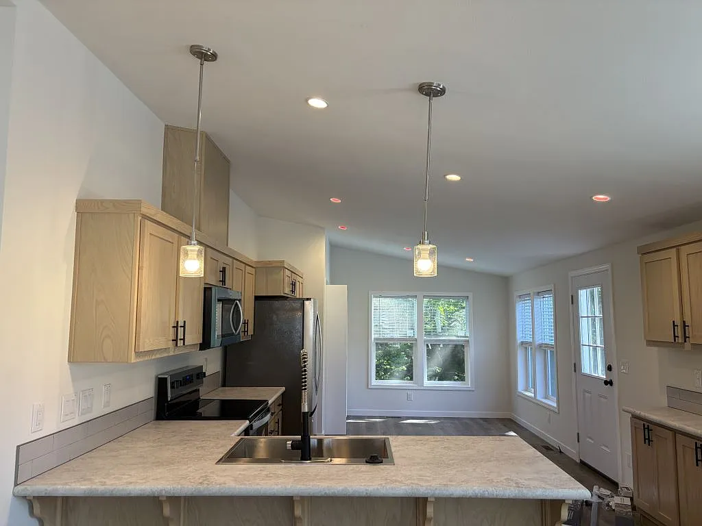 2 bed, 2.0 bath, 1286 sqft, $1,999 — Photo 3