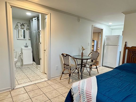3rd image of 801 Seiler Ave House A