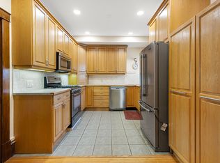 213 Home St, Winnipeg, MB R3G1X2