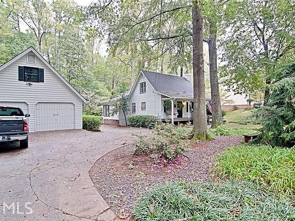 3rd image of 451 Buckingham Cir