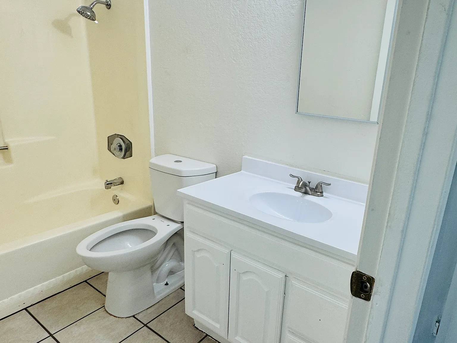 2 bed, 884 sqft, $1,650 — Photo 4