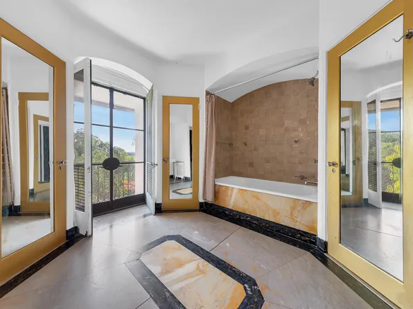 4621 Waldo Avenue image 14 of 18