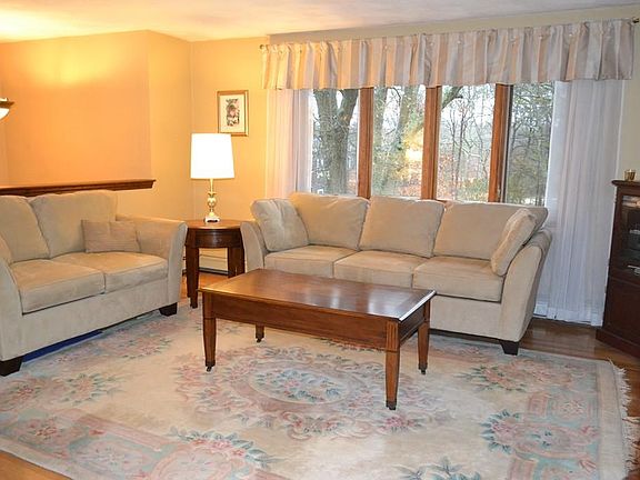 3rd image of 48 High Pine Dr