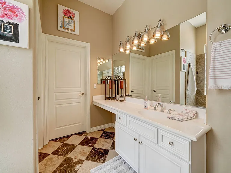 4221 S Danyell Dr — Photo 31