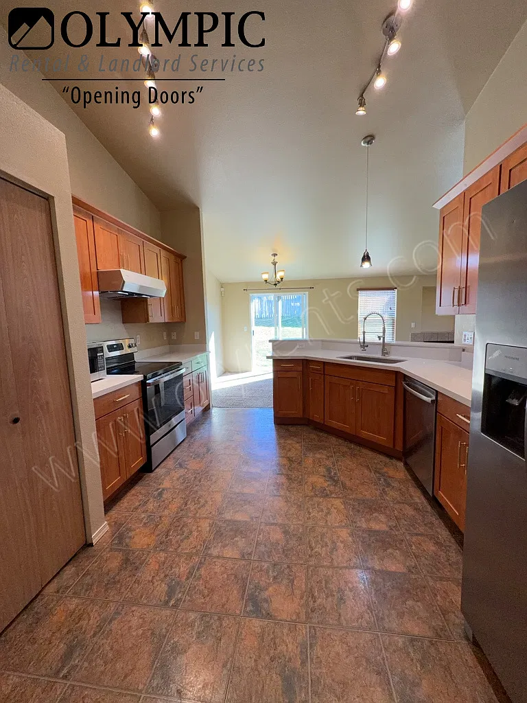 3 Bdrm, 2.5 Bath w/ Dwnstrs Primary in Madrona Park Community! — Photo 4