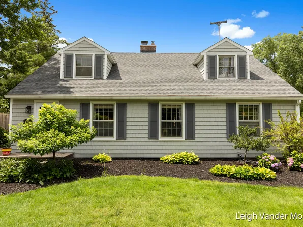 2900 Lake Dr SE, East Grand Rapids, MI 49506