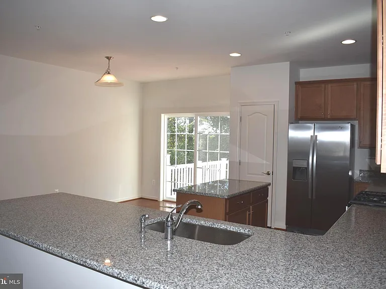 9421 Adelaide Ln — Photo 12