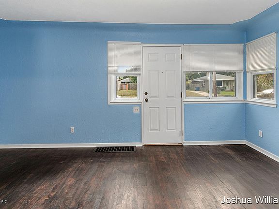 4th image of 3185 Stratford Dr SW