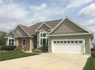 19041 Tomahawk Ln, Saint Joseph, MO 64505