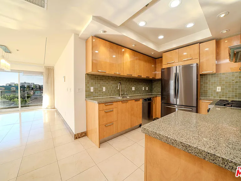 702 S Serrano Ave #501 — Photo 9