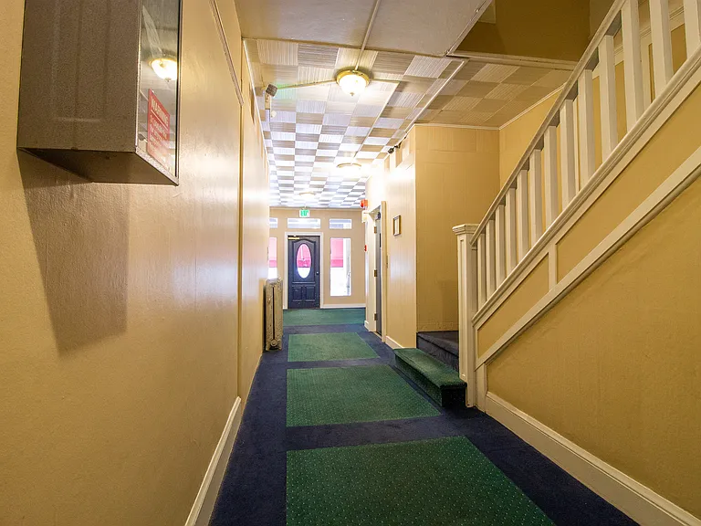 The Topanga Apartments — Photo 12