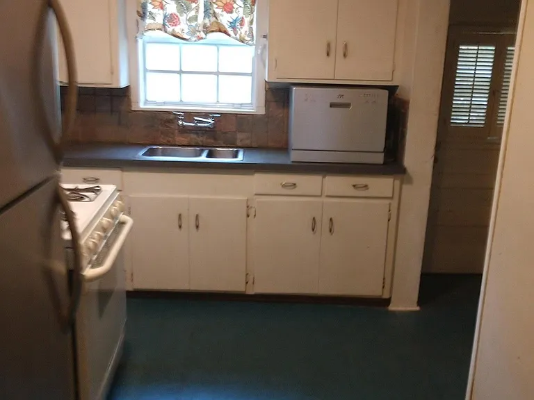 2427 Hazard St — Photo 8
