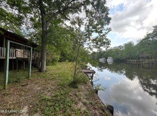 13131 Snug Harbor Rd, Biloxi, MS 39532