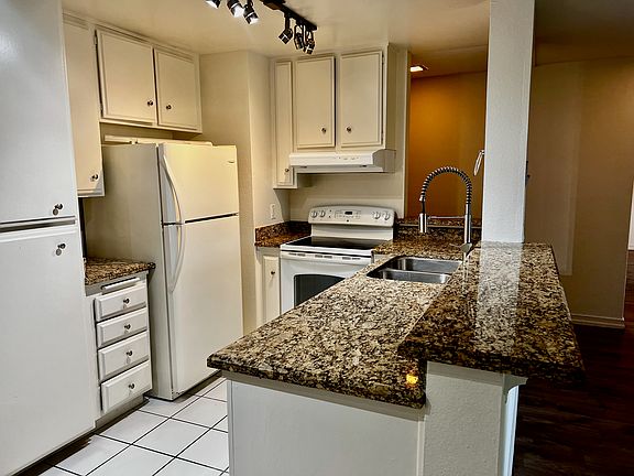 5th image of 10225 Caminito Cuervo Unit 126