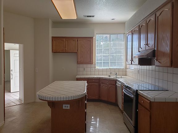 3rd image of 2022 Rainier Dr