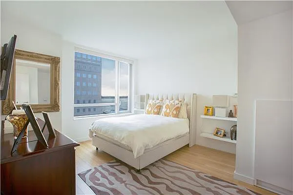 Sold by R New York | media 5
