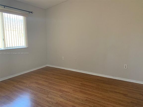 5th image of 975 NE 33rd Ter Unit 201