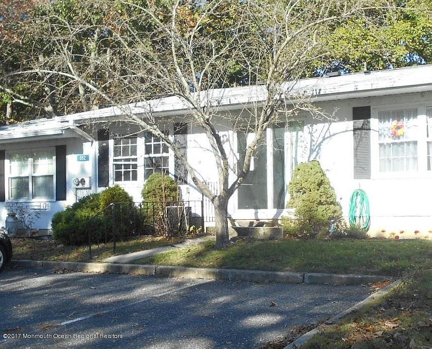 1st image of 882 E Balmoral Ct