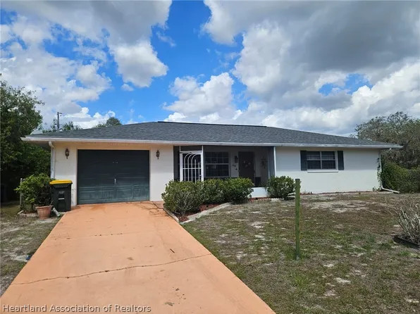 369 Grape Rd NW, Lake Placid, FL 33852