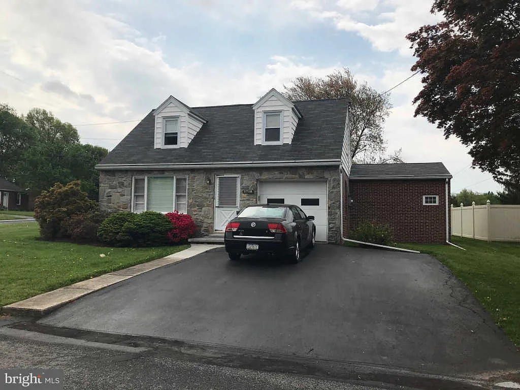 1710 Buttercup Rd photo 1