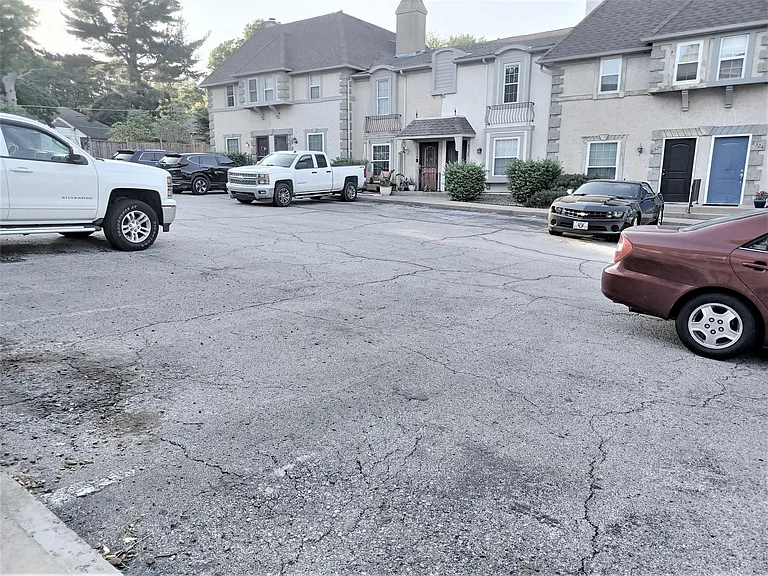 8328 Metcalf Ave — Photo 4