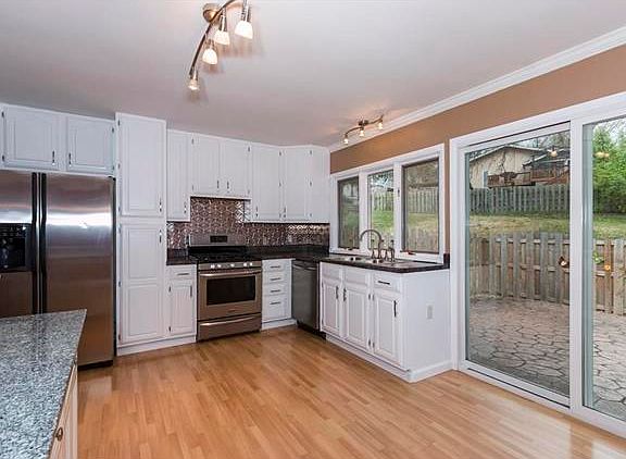 3rd image of 2188 Butterfield Ct