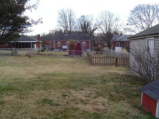 3rd image of 2515 Dorchester Dr NW