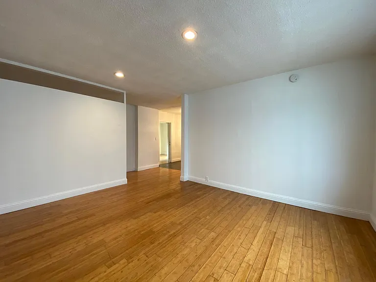 2310 E Madison St — Photo 4
