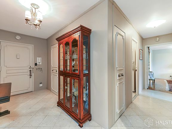 5th image of 1 Claridge Dr APT 818