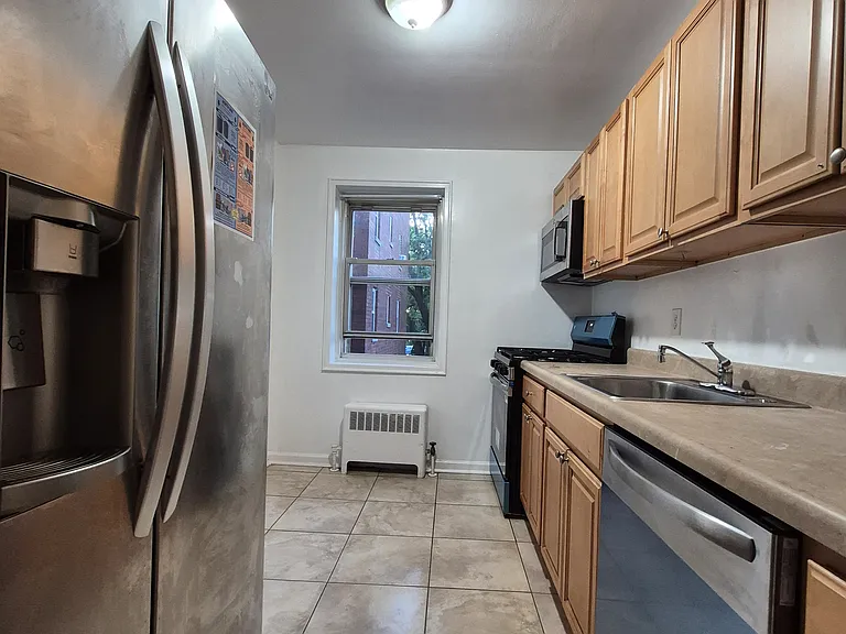 2350 Linwood Ave #2H — Photo 3