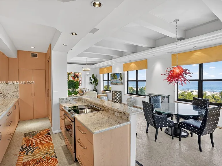 1330 Ocean Dr #R7C — Photo 9