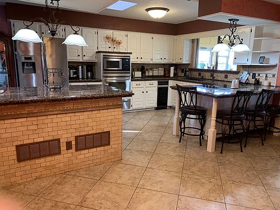 4th image of 8812 Heather Ln