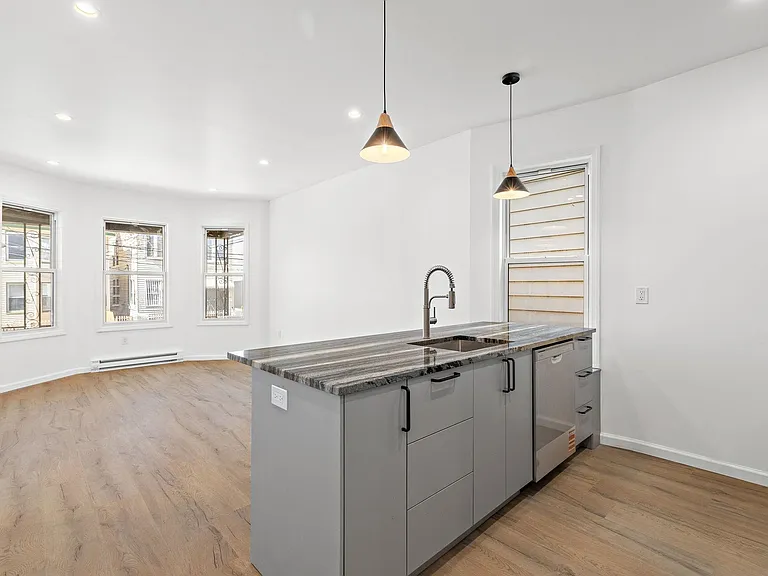 20 Delaware Ave #2 — Photo 3