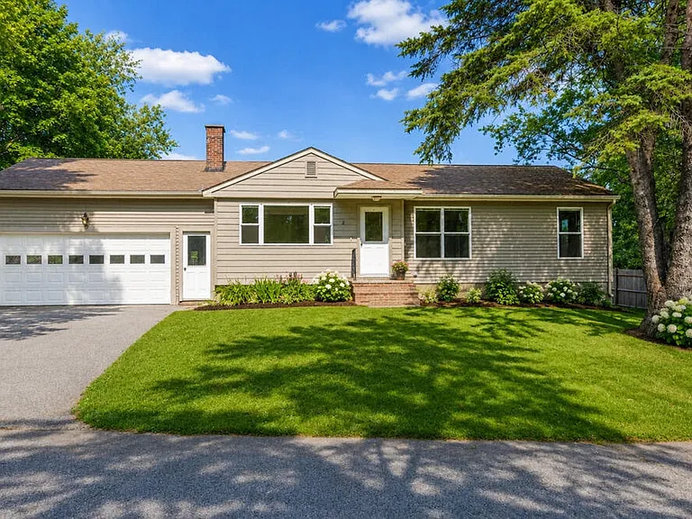 2 Pond View Rd — Photo 1