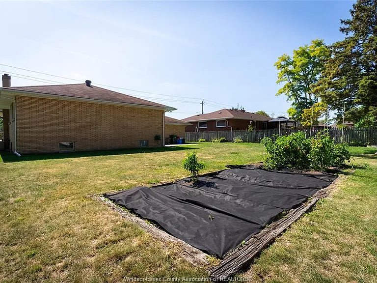 760 Wallace Ave — Photo 25