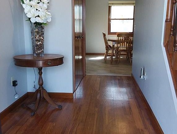 3rd image of 10081 Creekside Ct