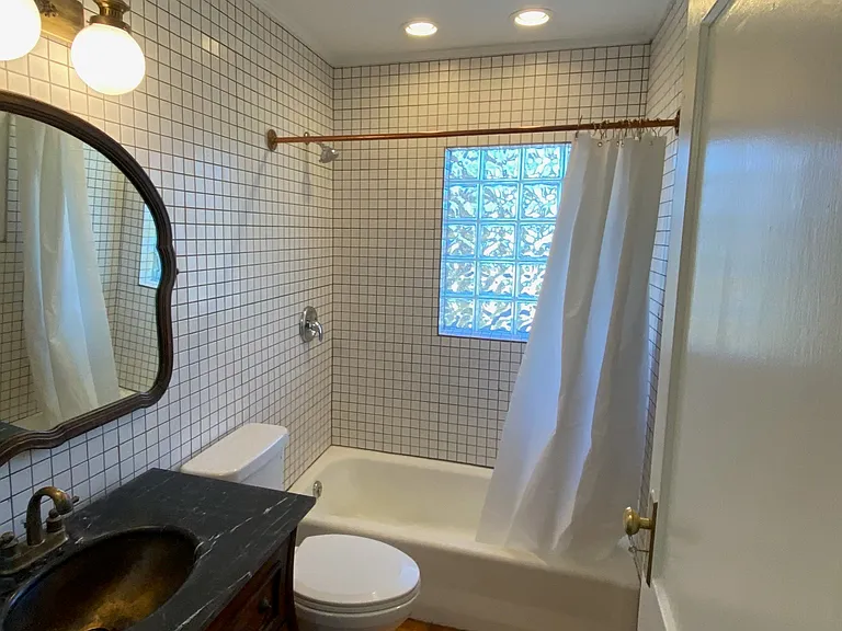 223 Amelia St — Photo 4