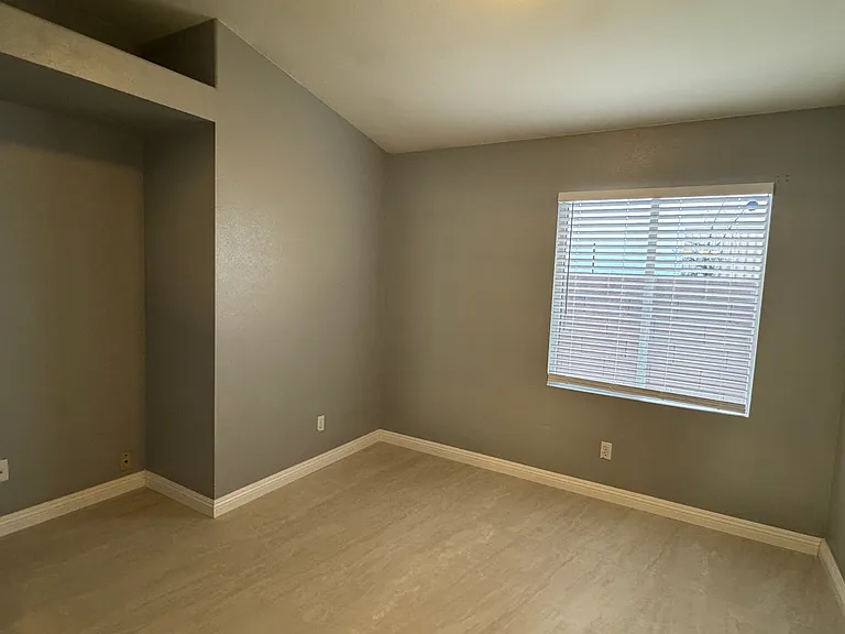 10026 Yellow Canary Ave — Photo 14