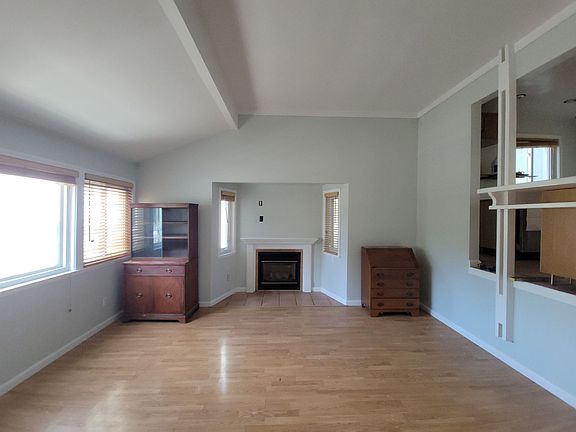 5th image of 405 Sandalwood Dr