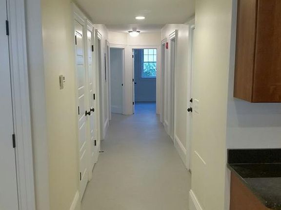 4th image of 29 Commonwealth Ter APT B