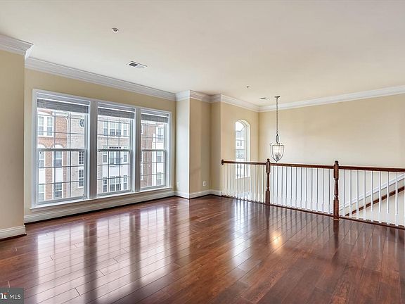 3rd image of 20647 Sibbald Sq