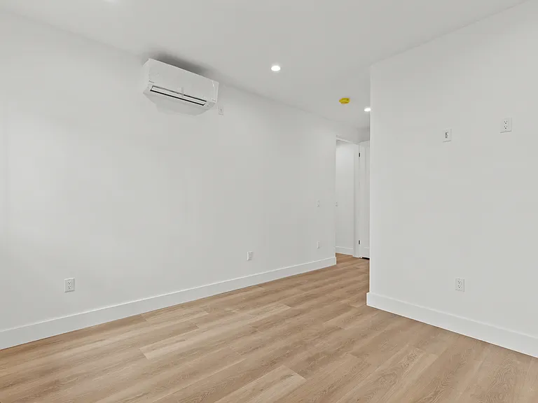 5839 Kester Ave — Photo 5
