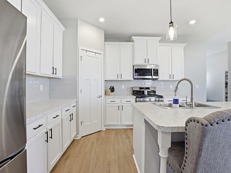 27 Hemingway Ave — Photo 12
